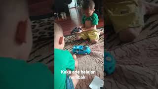 Anak Kembar Kaka Ade belajar nembak