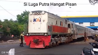 SI LUGA PUTRA HANGAT PISAN Kereta Api Ka Commuter Line Bandung Raya Berangkat Stasiun Kiaracondong