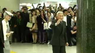 The Emperor, Akihito, and the Empress, Michiko, at Tokyo Station 天皇皇后両陛下（東京駅にて）