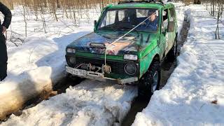 Остатки зимы. Поехали спасать НИВЫ из снега.