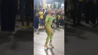 Ana Pérola dando um show na quadra da São Clemente com a visita da  Imperatriz Leopoldinense!