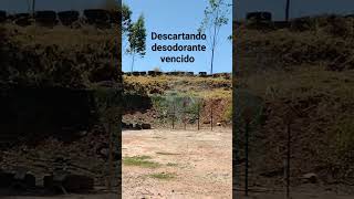 descartando desodorante vencido