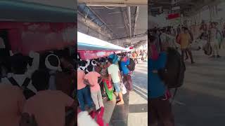 स्टेशन पर चलती ट्रेन से न उतरे 🙏🚄 #train #railfacts #shorts #trending #indianrailways #viral