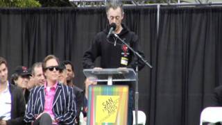 Alan Cumming Speaks at AIDS Walk San Francisco