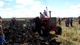 Allis Chalmers 220 plowing wet field at Albert City 2010 GOTO