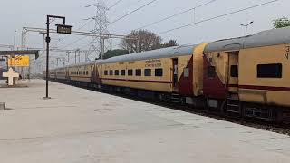 UDAIPUR YOGNAGARI RISHIKESH EXPRESS