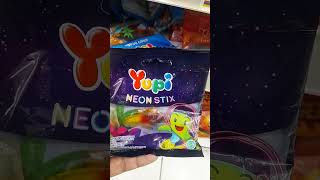 hunting cobain makan yupi - yupi neon stix indomaret enak banget  @4anakrambow #shorts