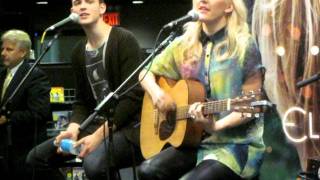 Ellie Goulding | Guns and Horses(Acoustic) @ Best Buy New York City