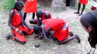 KENYA - Los Masai encendiendo fuego