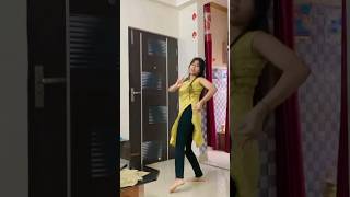 Halkat Jawani Dance Video | Shivani Jha | #dance #dancevide #bollywooddance #bollywoodsongs