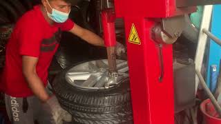 How long it takes a vulcanizer in UAE to change four tyres in a car compare to the country you are.