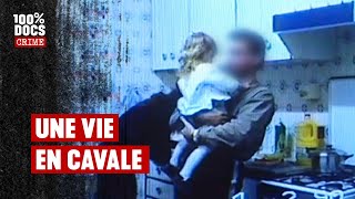 Vie en cavale : assise à la plage, son mec se barre À LA NAGE ?!