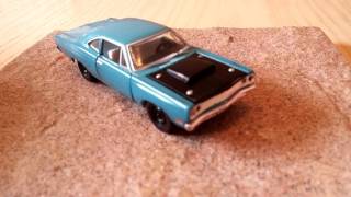 M2 Machines 1969 Plymouth Road Runner 440 6 Pack