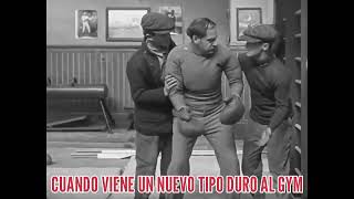 Cuando viene un nuevo tipo duro al gym - Escena cómica de Charles Chaplin