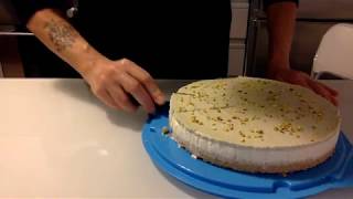 TORTA MOUSSE CIOCCOLATO BIANCO E MOIUSSE DI PISTACCHIO