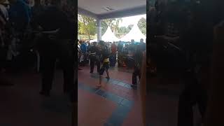 persembahan pembukan seni silat dari 3 orang anak muda