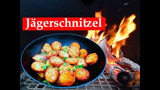 Knuspriges DDR Jägerschnitzel, Sauerkraut und Kartoffeln aus dem Kazan, Dutch Oven.