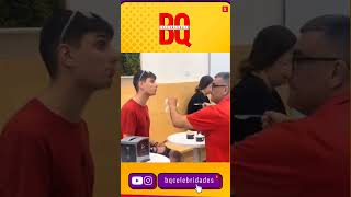 Que cena linda o pai cuidando do seu filho! ❤🥰(📽: Rede Social)