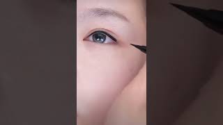 Makeup Eyeliner Hack