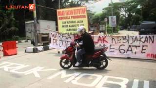 Demo Warga Blokade Kawasan Industri Pulogadung Ricuh