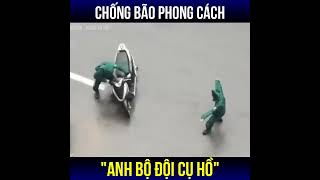 VIỆT CỘNG DIỄN HÀI CHỐNG BÃO YAGI LẤY THÂN CHẮN GIÓ BÃO, ĐỈNH CAO TRÍ TUỆ XỨ XẠO HẾT CHỖ NÓI