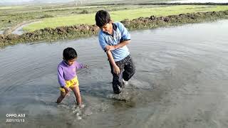 Amazing Samin & Saima Hand Fishing Video |Traditional Boy & Girl Catching Fish By Hand in Pond Water