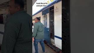 Vande Bharat Express Automatic Door closing - CSMT