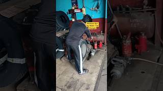 Melepas Ban Mobil dengan Mesin Tire Changer #automobile #service #servismobil #servis #tirechange