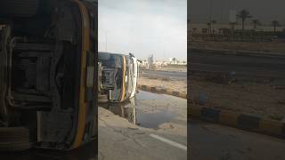 Today Accident At Saudi Arabia Jubail City भारी ट्रेलर पलट गया 😲 #today #video #roadaccdient #shorts