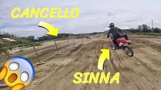 SINNA SI SCHIANTA IN UN CANCELLO!! - Heroes Race