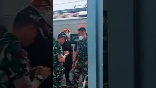 Argo Wilis Menyusul Kedatangan Kereta Bengawan di Stasiun Kroya