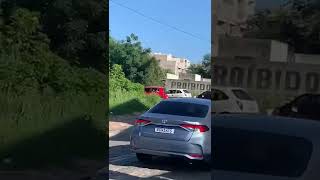 VERGONHOSO, REVOLTANTE: Carros empilham com pneus rasgados por causa de buracos na Olavo Montenegro