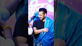 Bhai ne pehena Sari 🤣 #salmankhan #salman #short #shorts #youtubeshorts