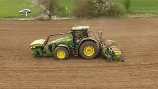 Setí kukuřice 2021 - John Deere 8R370 & John Deere Exactemerge