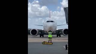 #shortvideo GOL ✈️ ✈️  How airport employees put in the center😙🤨😍ground#trandin viral