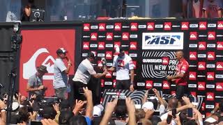 Kelly Slater vs Owen Wright Podium Quiksilver Pro New York, 2011