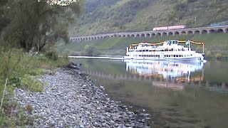 Hangviadukt Pünderich an der Mosel mit Bahnen und Schiffen, 181, 111, Alstom Prima, 2x426, 2x 425,