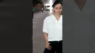 Alia Bhatt Returns Mumbai Spotted At Airport |  Bollywood Updates | Bollywood Stardust