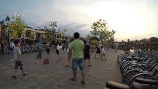 Crianças jogando bola em Hoi An - Vietnã - Maio 2019