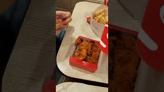 Chick-Fil-A FAST FOOD LAUNCH | VIAJE A CHICAGO | VIAJAR AUDIOVISORES SHORTS