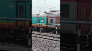 Humsafar Express arriving at platform 2 at Nakaha Railway Station #shorts #indianrailways #irctc