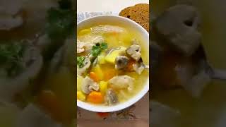 Лёгкий супчик из куриной грудки с картофелем и грибами в горшочках