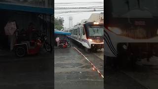 tanyag railroad crossing on rainy afternoon with passing t1508 inka 8102 southbound