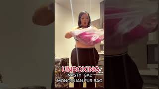 UNBOXING NASTY GAL MONGOLIAN FUR BAG!! OMGGGG🥰😍 #nastygal #unboxing