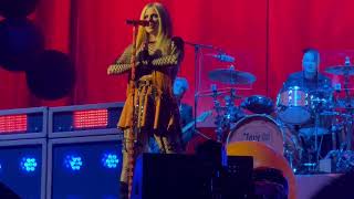 AVRIL LAVIGNE "What The Hell" Live @ Thekiaforum #avrillavigne @AvrilLavigne #thesellouttour