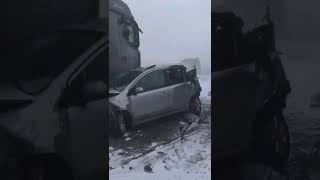 Heavy snow affects driving conditions and causes injuries #shorts #car