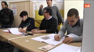 24 02 13 ELEZIONI IL VOTO AI SEGGI IMMAGINI 02 43 WEB