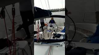 Patrizia al timone di una barca a vela