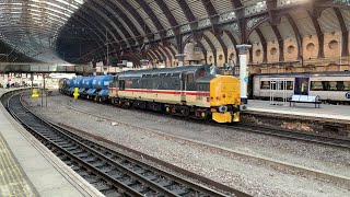 Retro livery class 37 x2, 37425 & 37419 at York on RHTT - 29/09/22