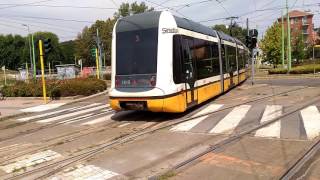 Tram in transito a Piazza Abbiategrasso